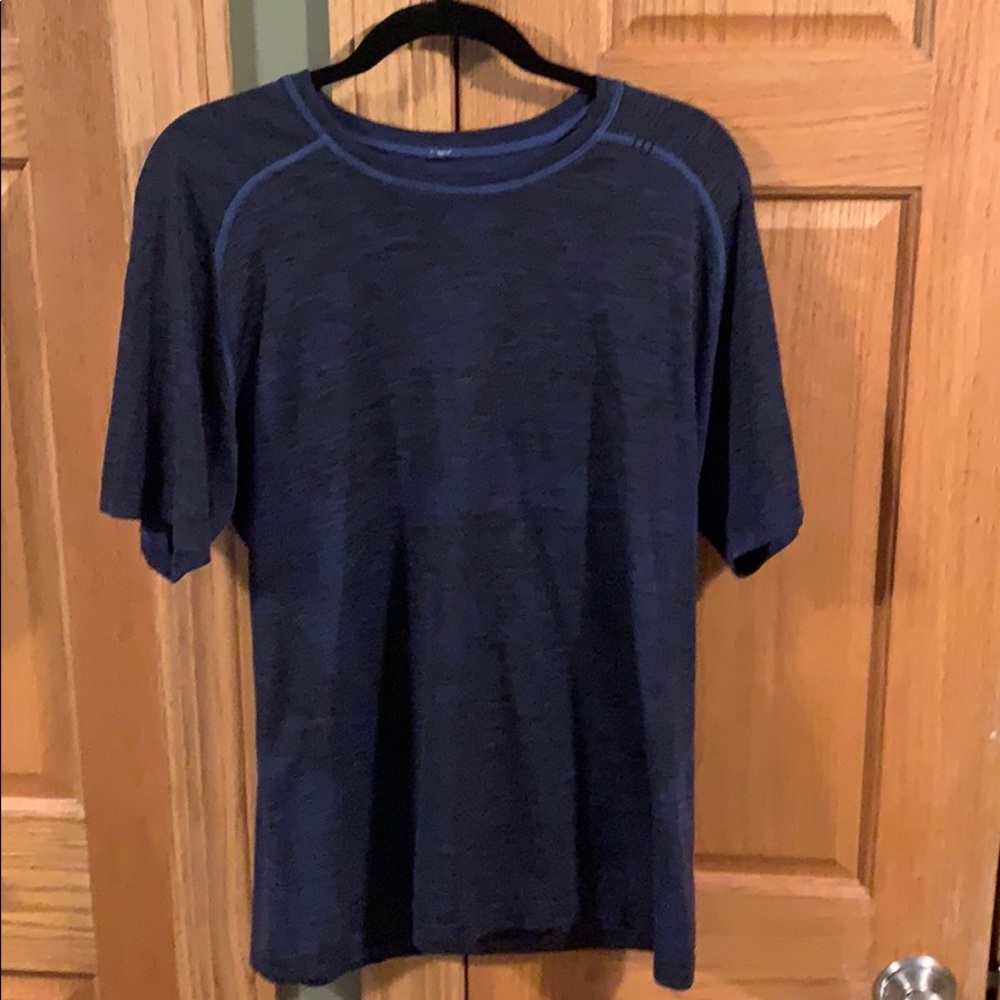 Lulu lemon t-shirt size large
